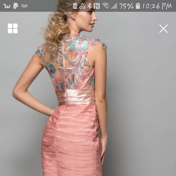 Cocktail dress in a peach print - Picture 3 of 5